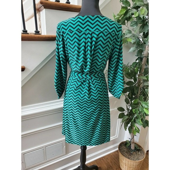 Tacera  Long Sleeve V-Neck Knee Length Dress - Picture 8 of 10